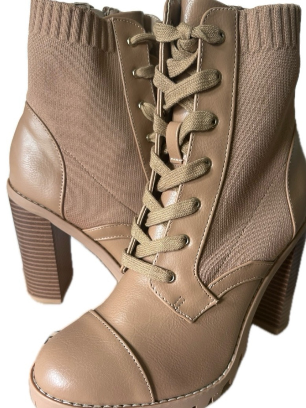 BCBGeneration NIB 8M Tan Lace Up Block Heel Lug Sole Luxe Boots - Picture 7 of 8